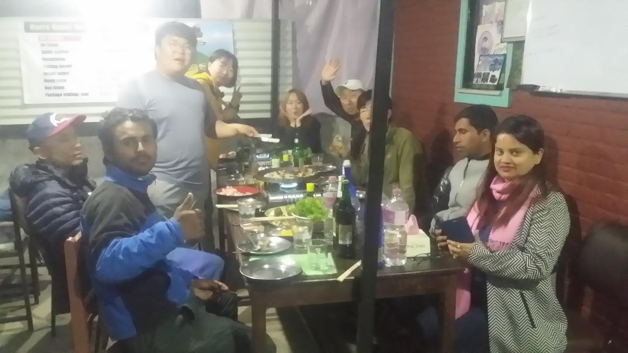 Harry Guest House & Restaurant Pokhara Exterior foto