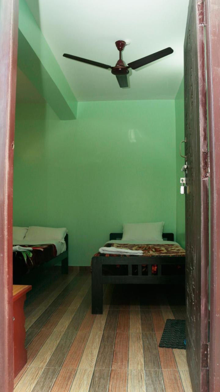 Harry Guest House & Restaurant Pokhara Exterior foto