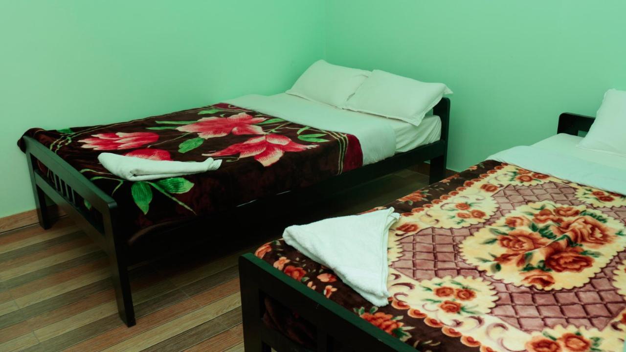Harry Guest House & Restaurant Pokhara Exterior foto