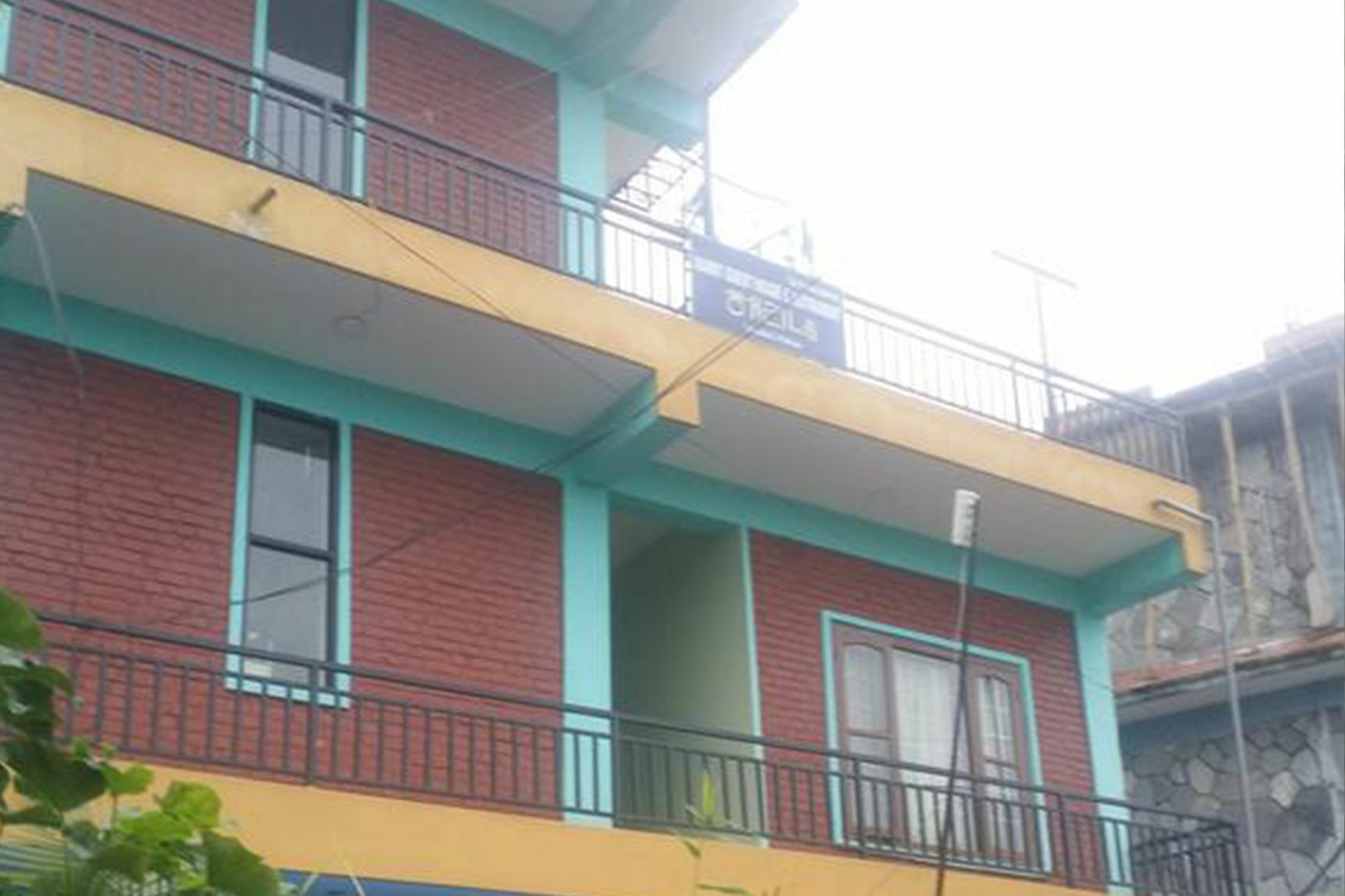 Harry Guest House & Restaurant Pokhara Exterior foto