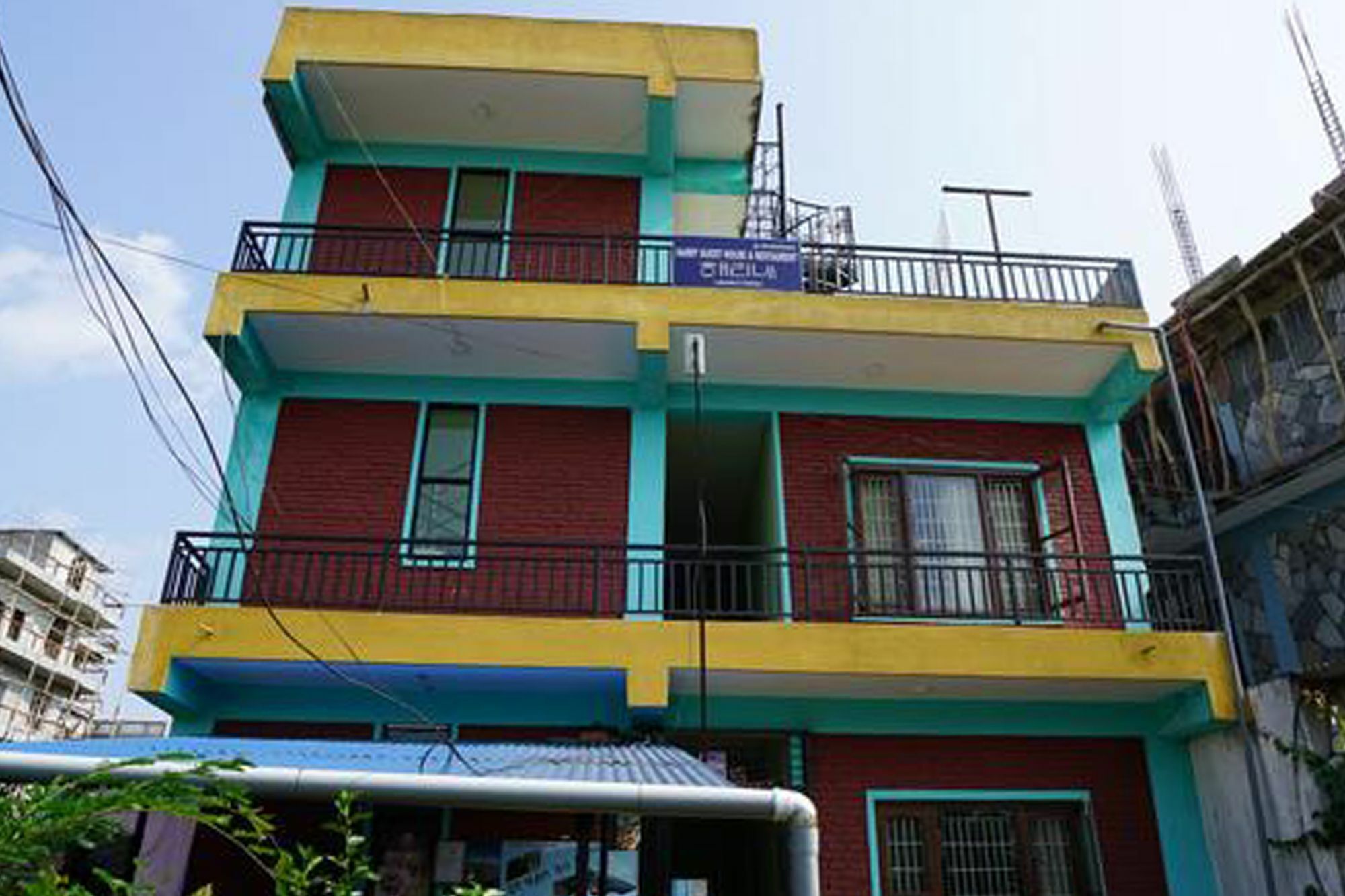 Harry Guest House & Restaurant Pokhara Exterior foto