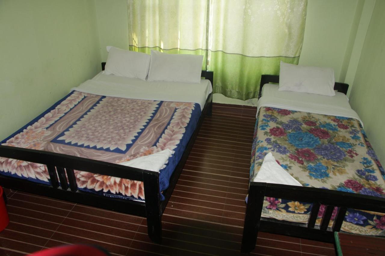 Harry Guest House & Restaurant Pokhara Exterior foto